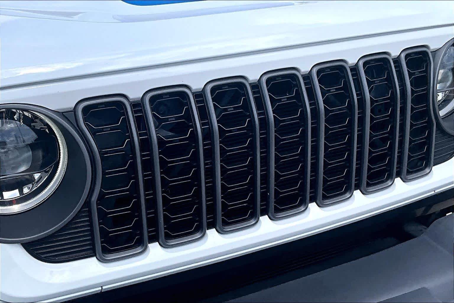 Used 2024 Bright White Clearcoat Jeep Rubicon image 29