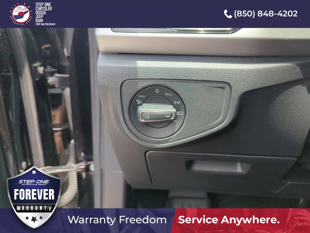 Used 2023 Black Volkswagen 3.6L V6 SE w/Technology image 19
