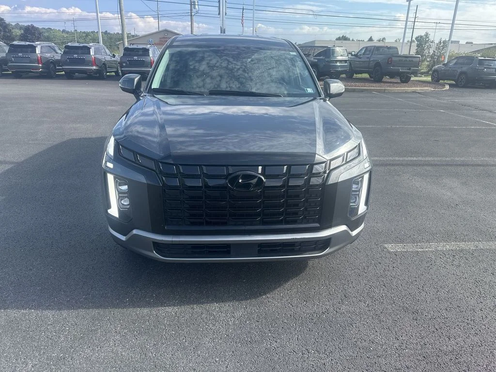 Used 2023 Gray Hyundai SE image 3