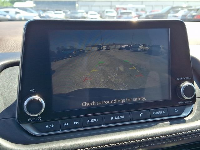 Used 2021 Black Nissan S image 24