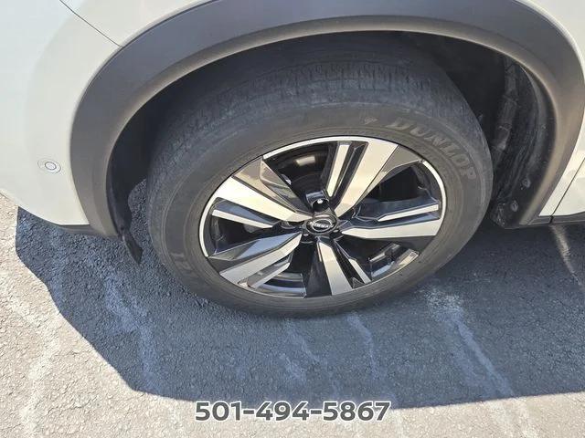 Used 2023 White Nissan Platinum image 7