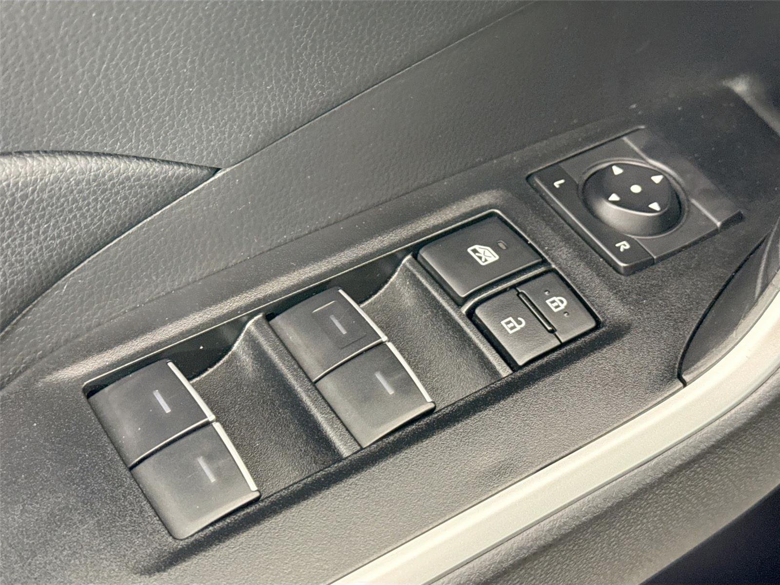 Used 2025 Ice Cap Toyota XLE image 26