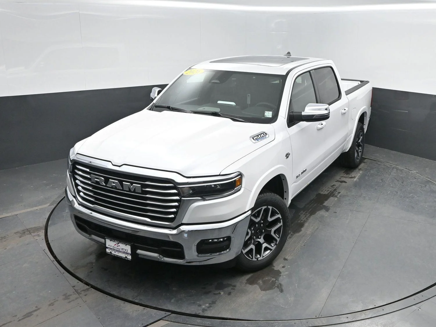 New 2026 Ivory White Tri-Coat Pearl-Coat Exterior Paint RAM Laramie image 41