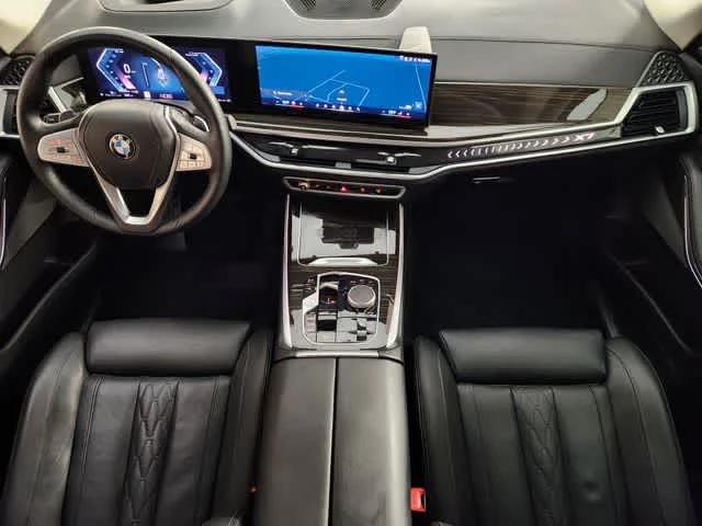 Used 2025 Alpine White BMW xDrive40i image 4