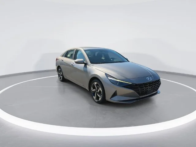 Used 2023 Silver Hyundai SEL image 2