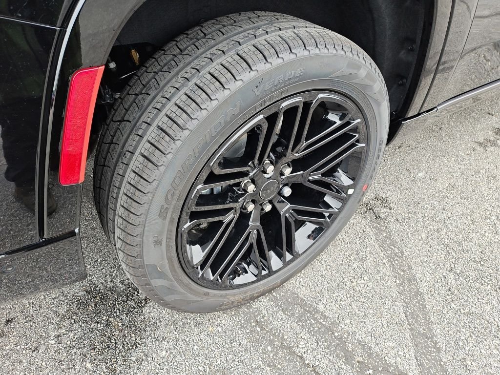 New 2026 High Gloss Black Exterior Paint Jeep Limited Reserve image 11