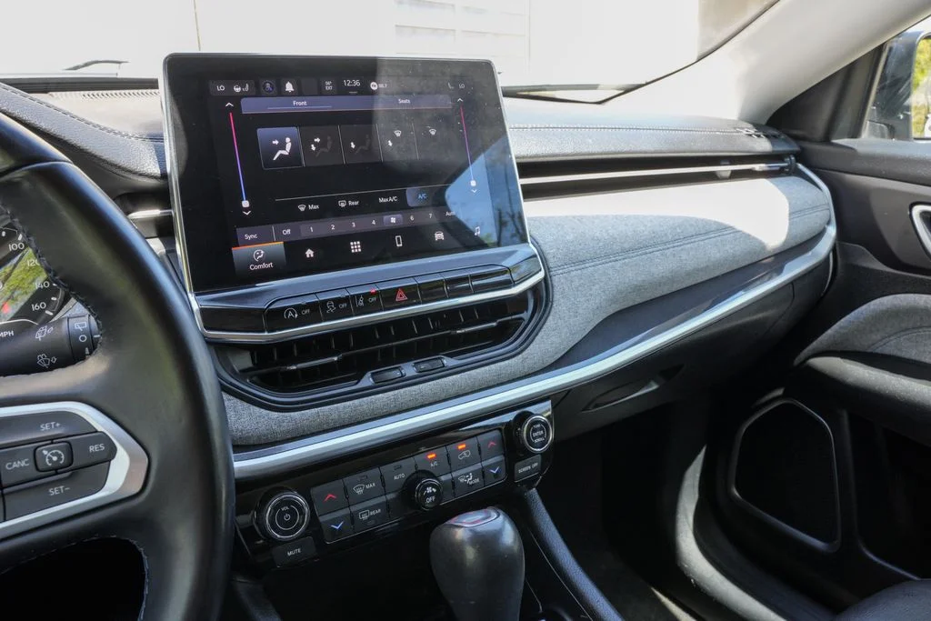 Used 2022 Gray Jeep Latitude image 26