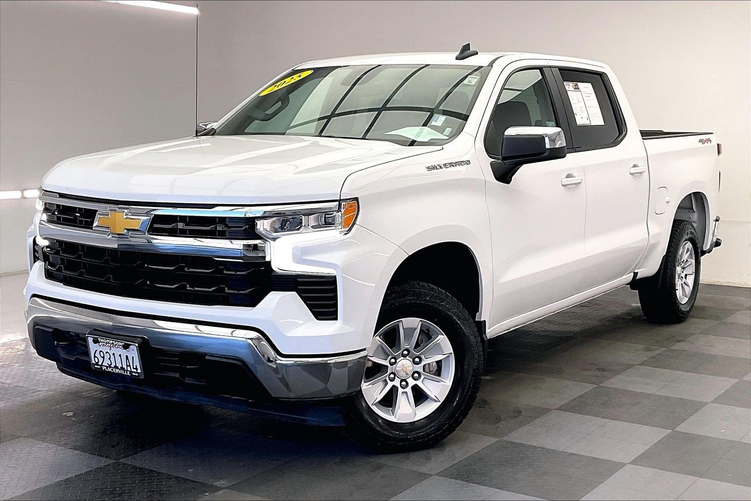 Used 2025 Summit White Chevrolet LT image 12