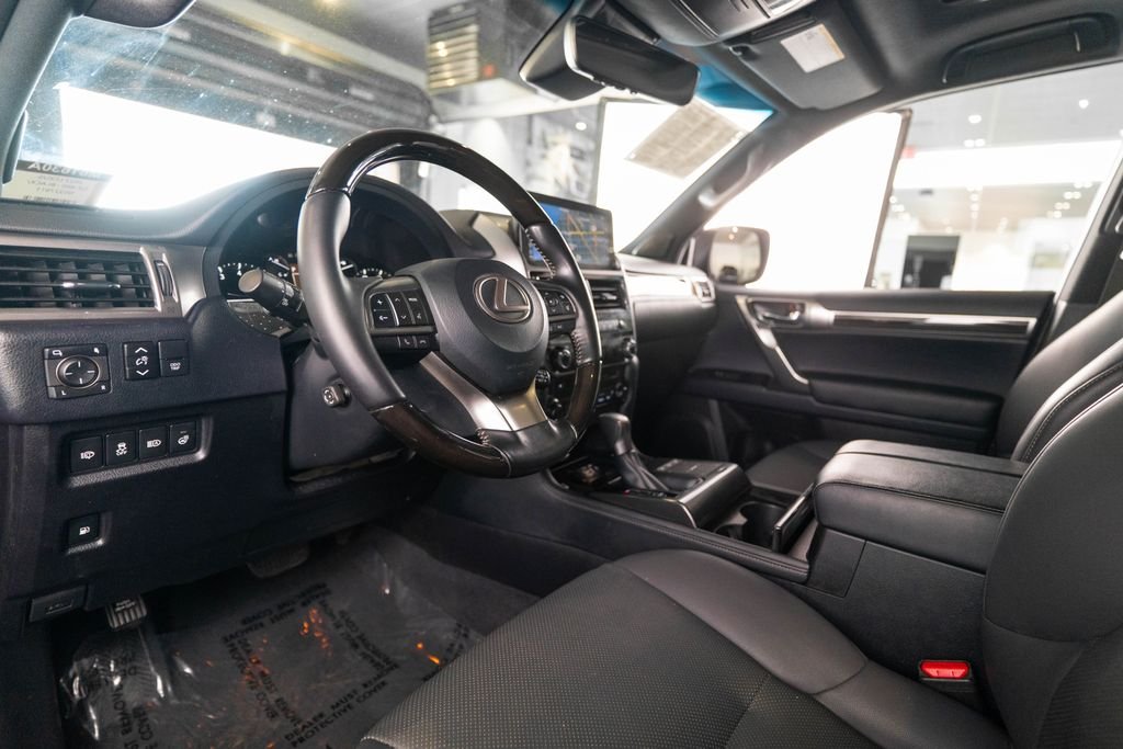 Used 2022 Black Lexus 460 image 4