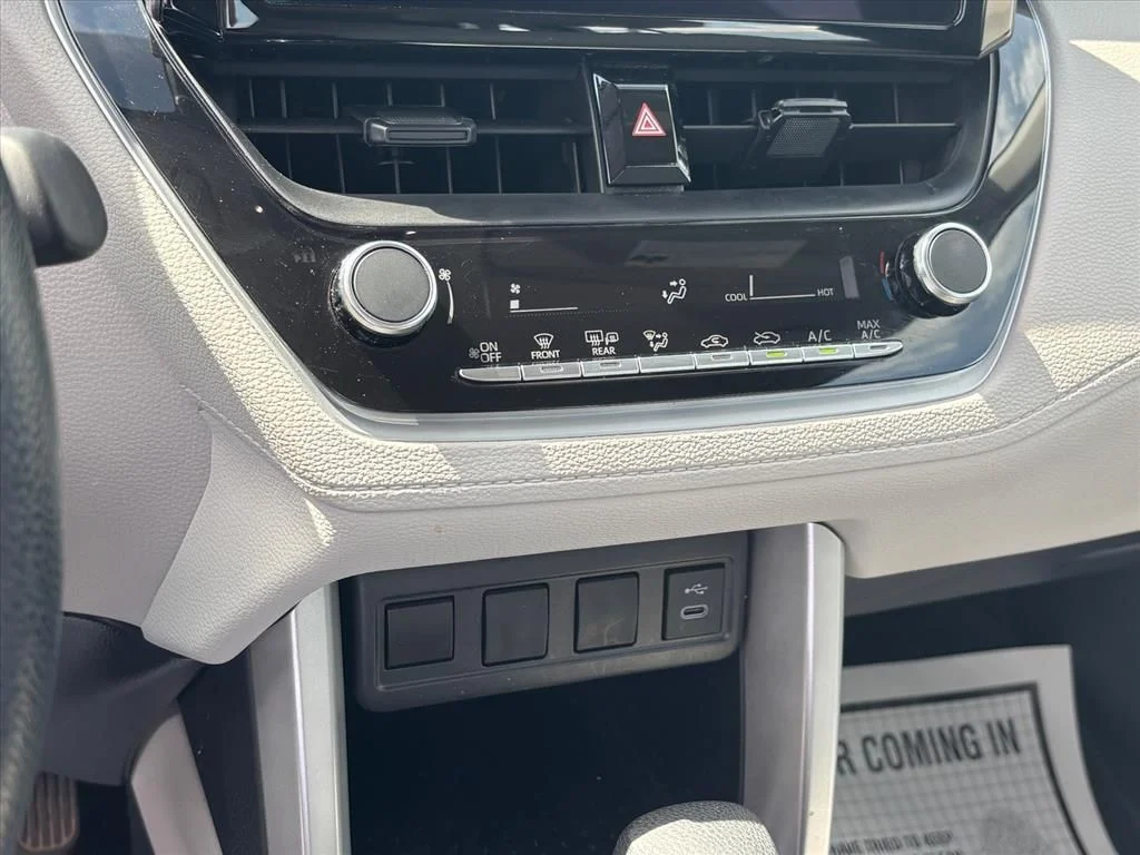 Used 2024  Toyota L image 17