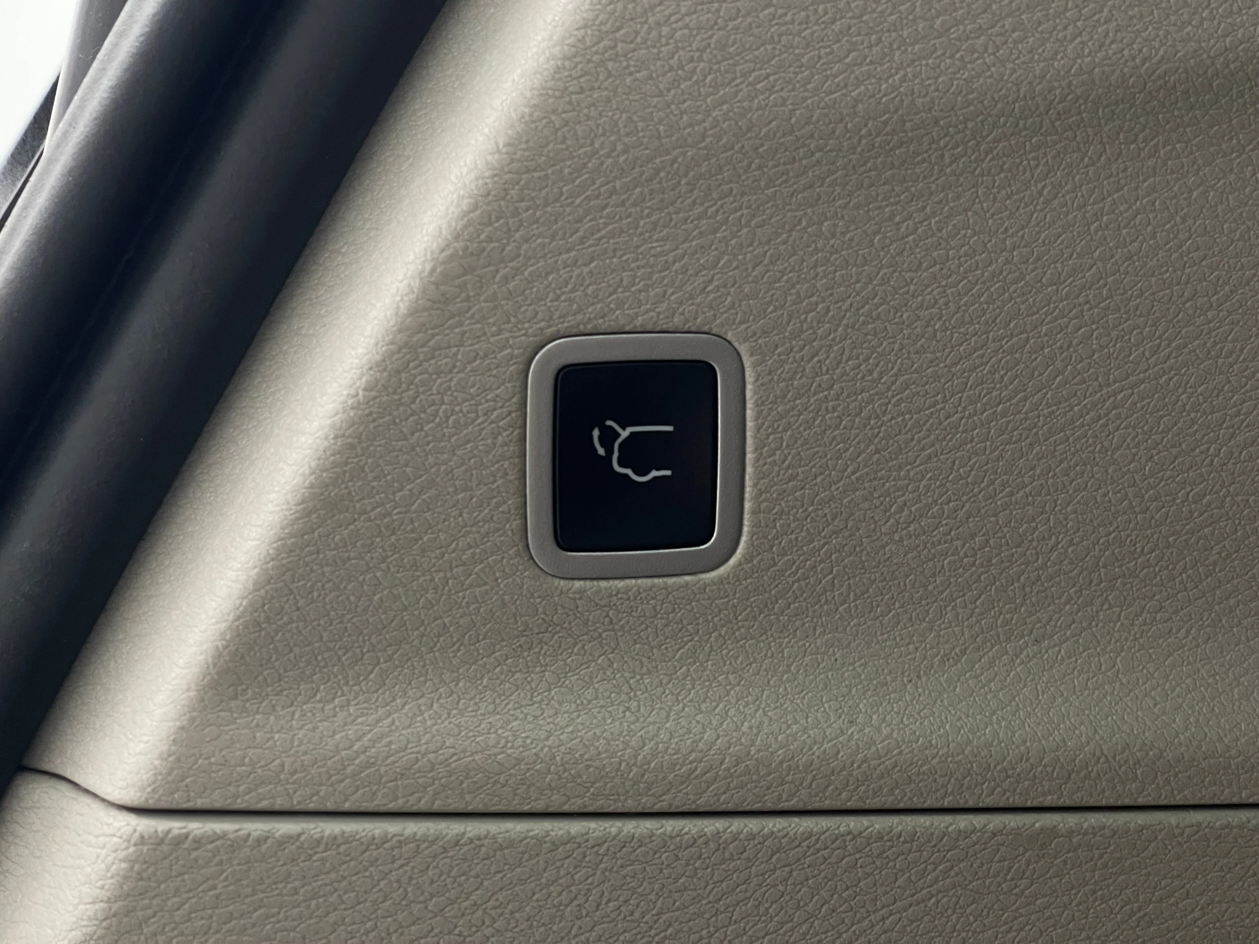 Used 2022 Bright White Clearcoat Chrysler LX image 11