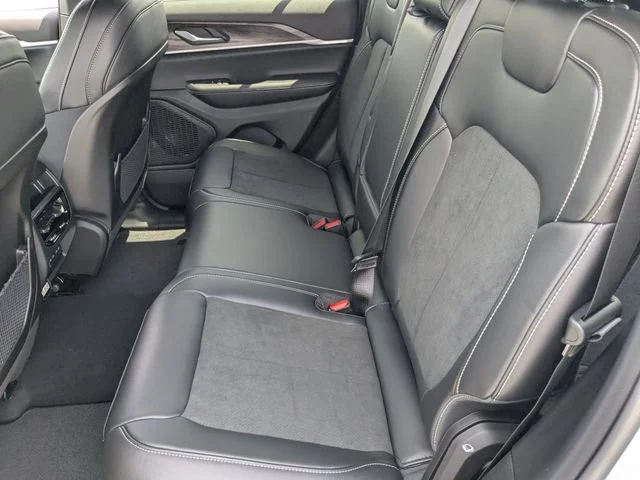 New 2026 Silver Zynith Exterior Paint Jeep Altitude image 11