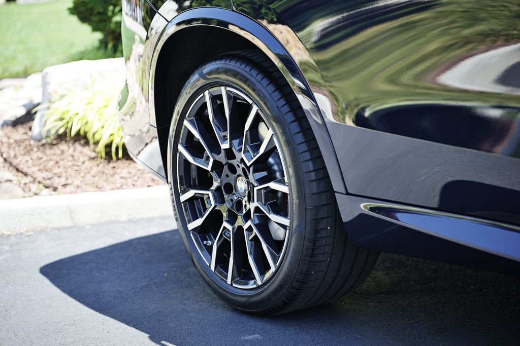 Used 2026 Tanzanite Blue II Met BMW xDrive40i image 5