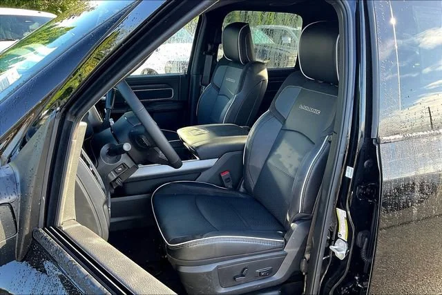 New 2026 Diamond Black Crystal Pearl-Coat Exterior Paint RAM Laramie image 9