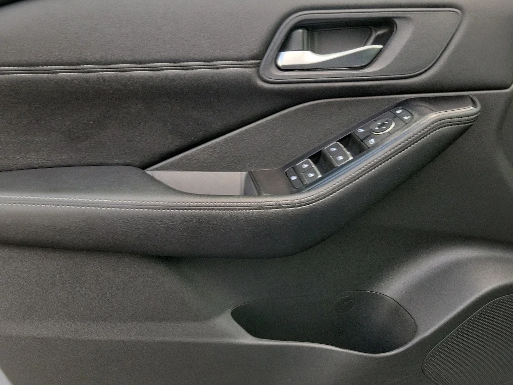 Used 2025 Boulder Gray Pearl Nissan SL image 19