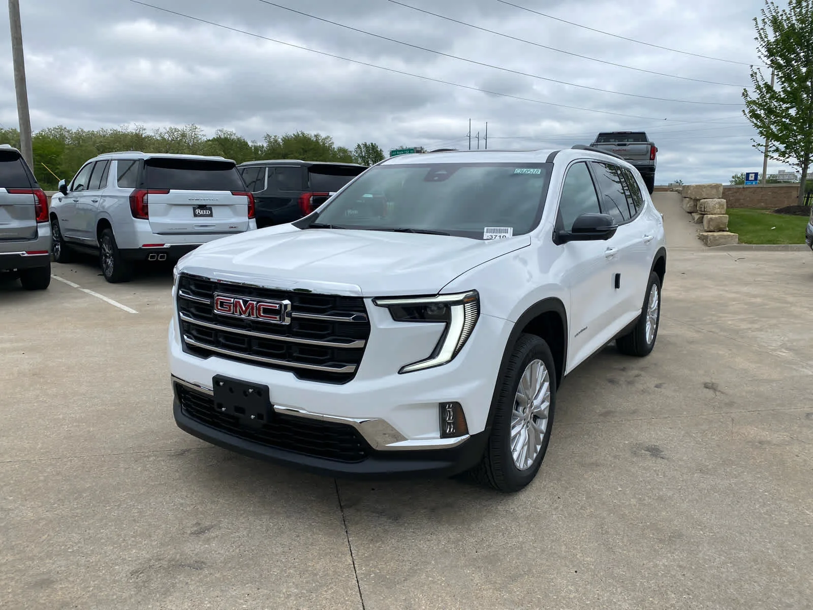 New 2026 Summit White GMC Elevation image 2