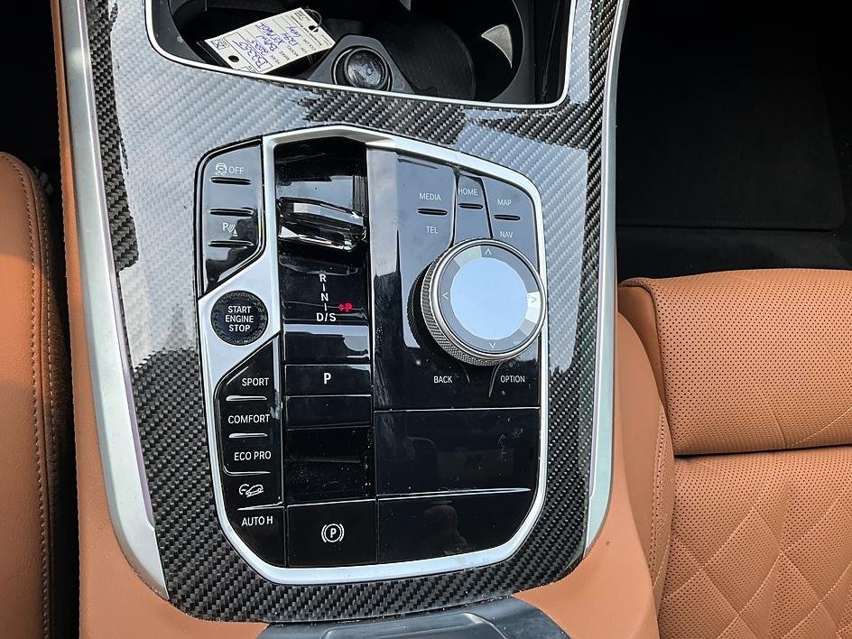 Used 2025 Gray BMW M60i image 24