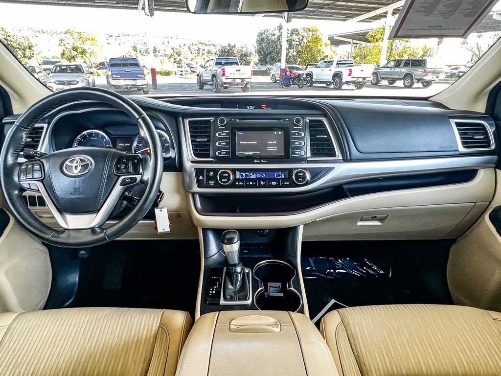 Used 2015 Blizzard Pearl Toyota LE Plus V6 image 12