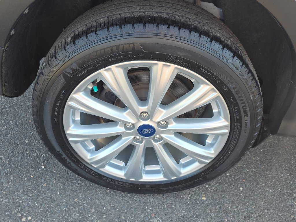 Used 2019 Oxford White Ford SEL image 29