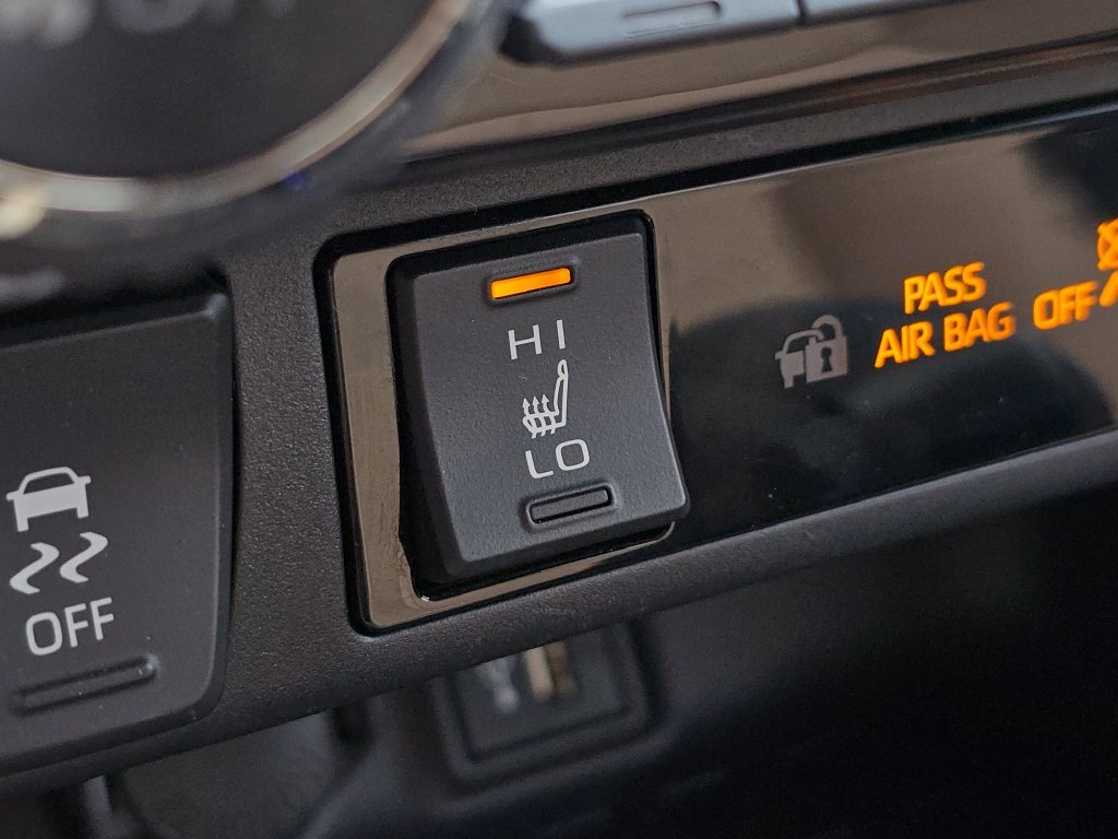 Certified Used 2025  Toyota XLE image 32
