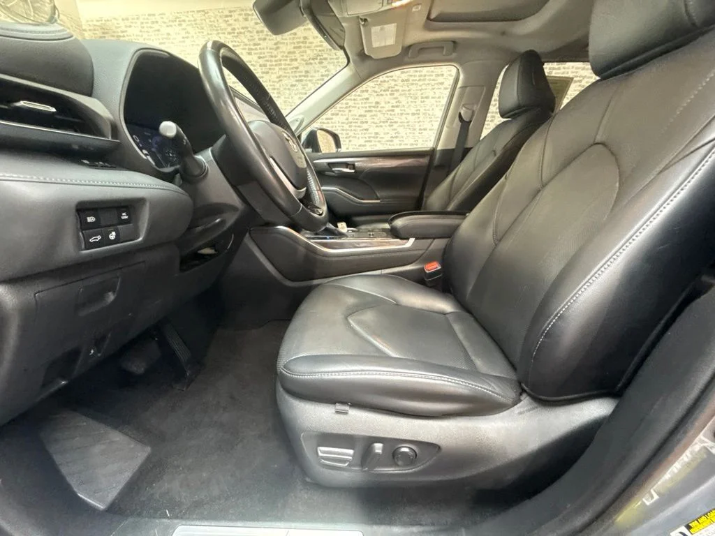 Used 2023 Moon Dust Toyota Limited image 24
