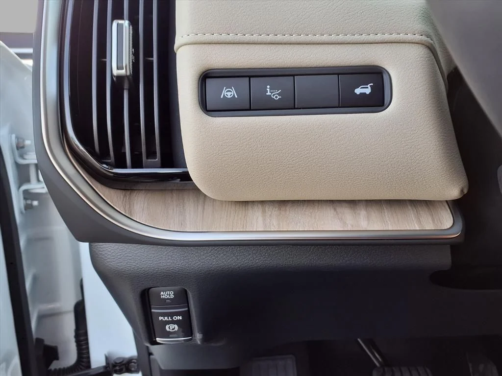 New 2026 Everest White TriCoat Nissan Platinum Reserve image 12