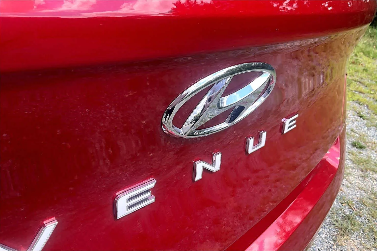 Used 2025 Ultimate Red Hyundai SE image 31