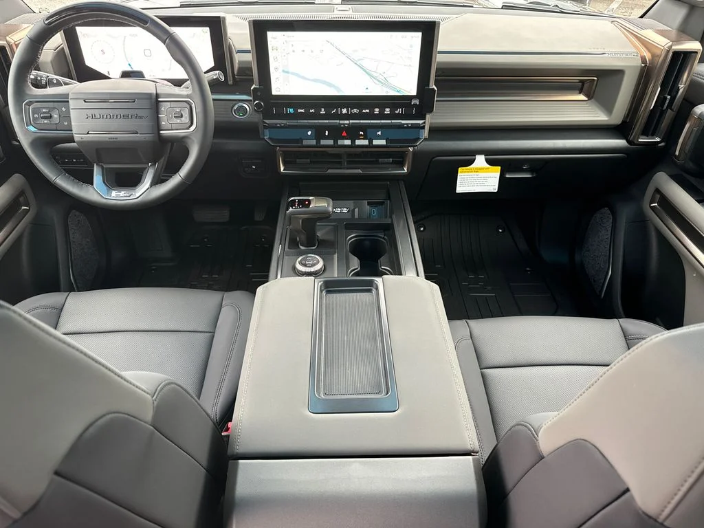 Used 2025 Black GMC 2X image 23
