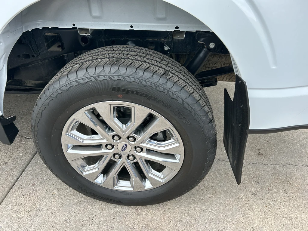 Certified Used 2024 Oxford White Ford LARIAT image 30