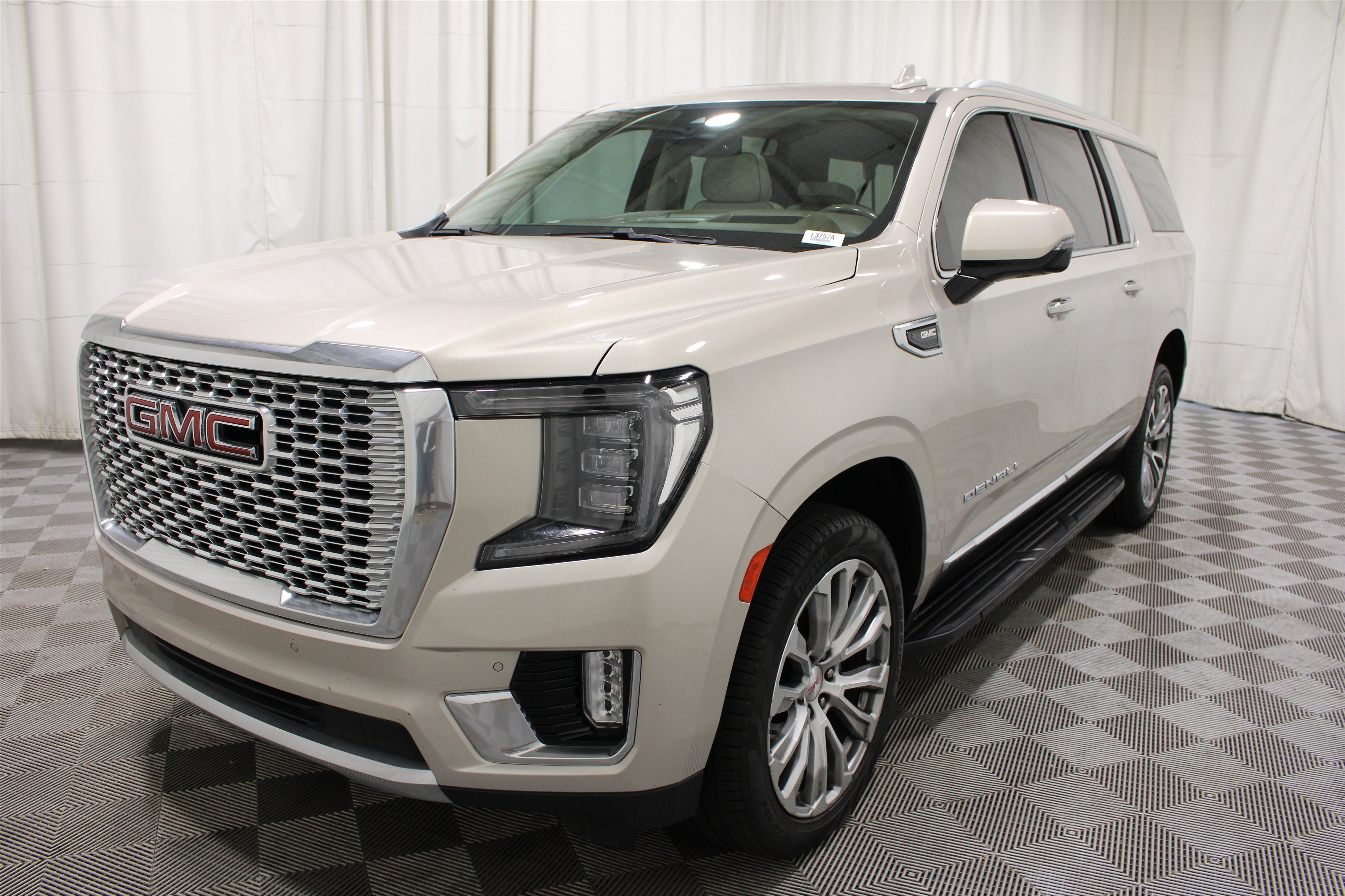 Used 2023 Pearl Beige Metallic GMC Denali image 36