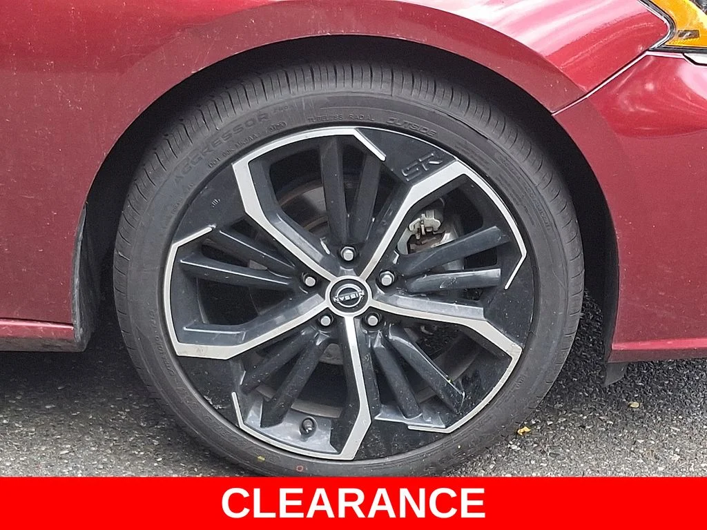 Used 2024 Red Nissan 2.5 SR image 8