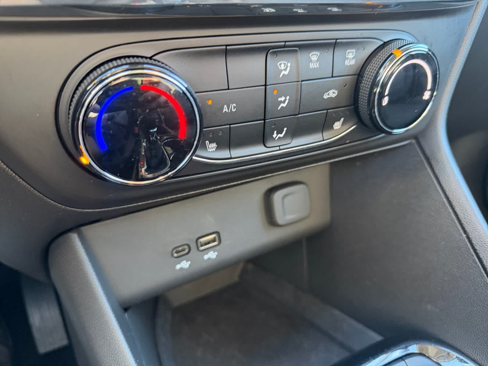 Used 2025 Summit White Buick Preferred image 34