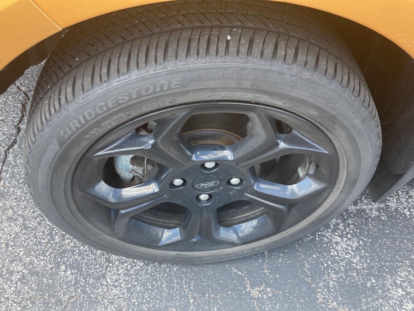 Used 2022 Luxe Yellow Ford SES image 11