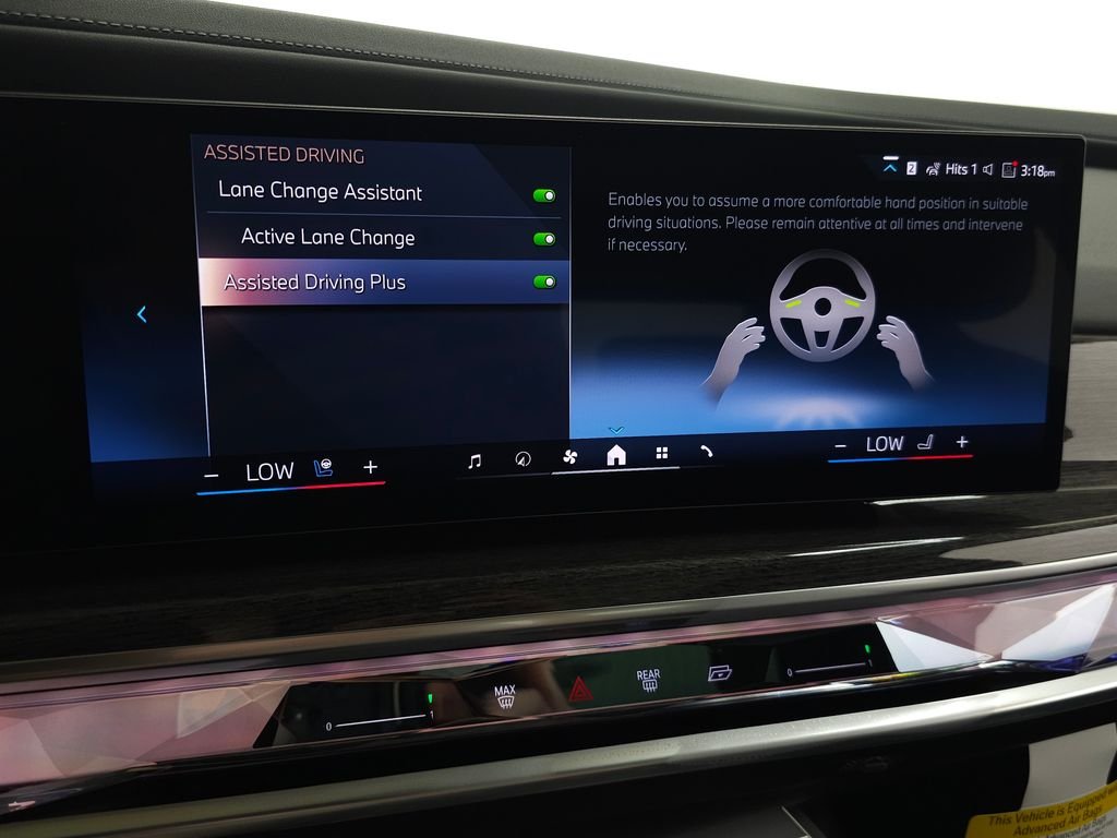 Used 2026 Black Sapphire Metallic BMW xDrive60 image 31