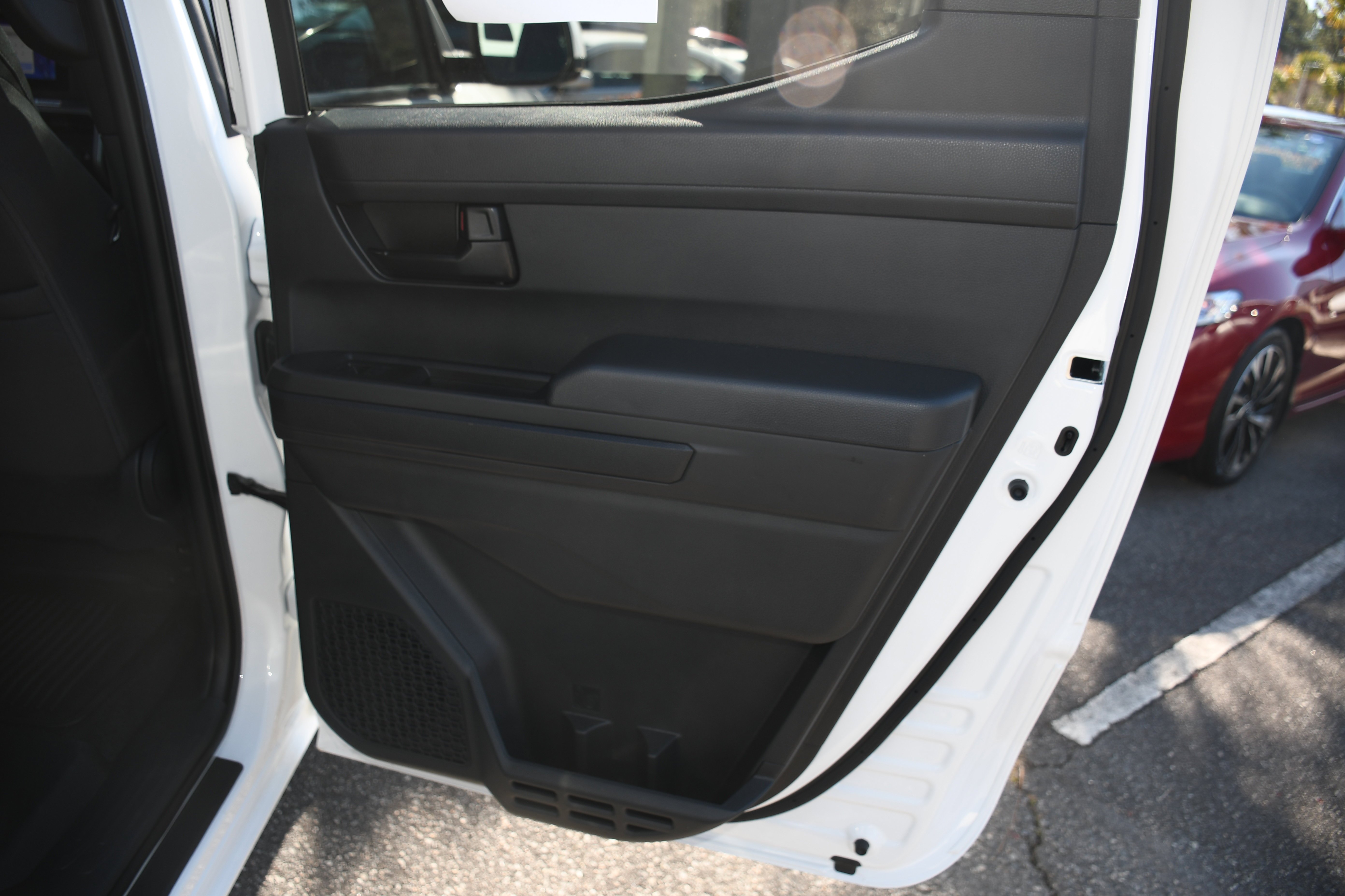 2025 Toyota Tacoma SR5 - Photo 18