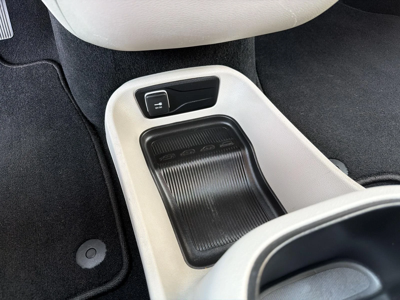 Used 2023 Silver Mist Clearcoat Chrysler Touring L image 31