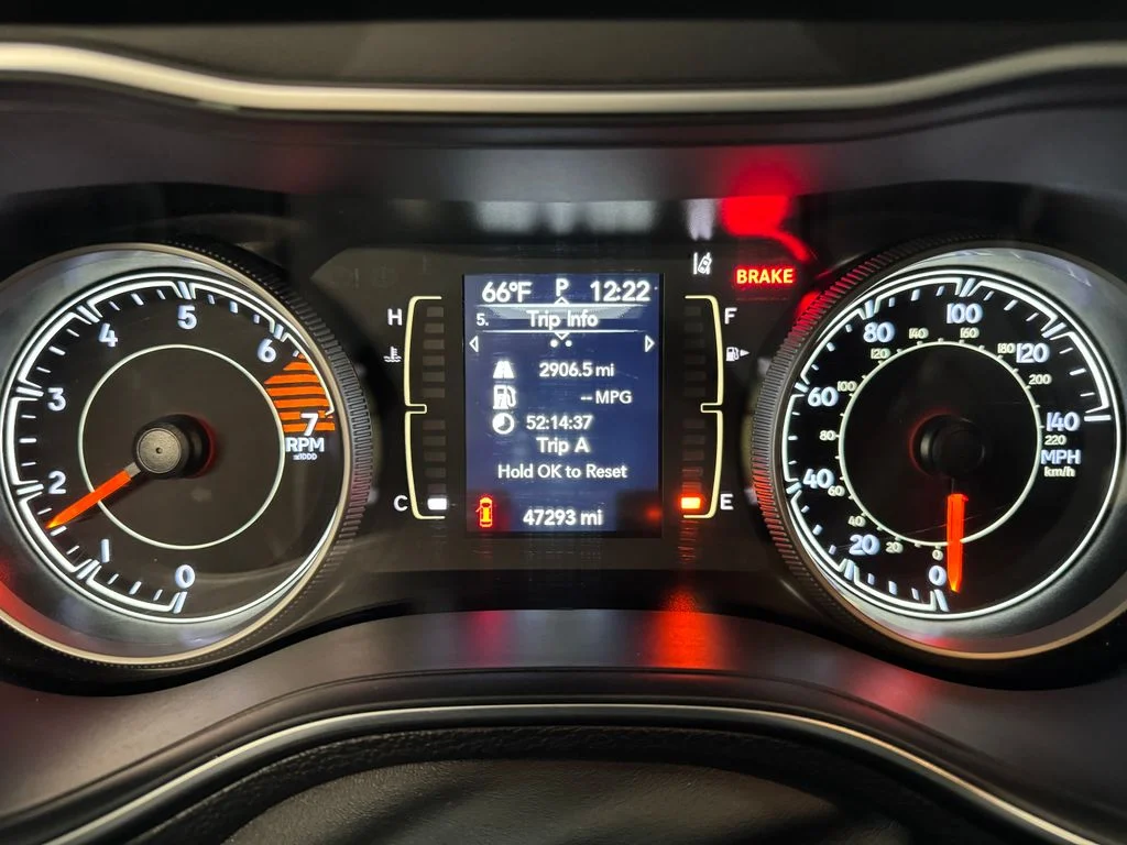 Used 2021 Red Jeep Altitude image 20