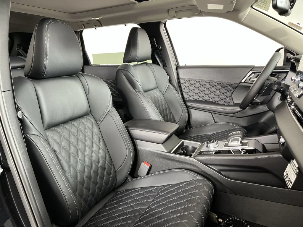 New 2025 Black Mitsubishi SEL S-AWC image 26