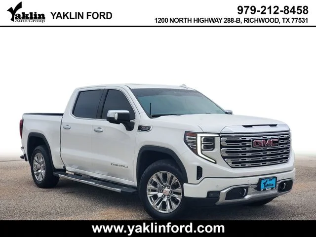 2023 GMC Sierra 4WD Crew Cab Short Box Denali's photo
