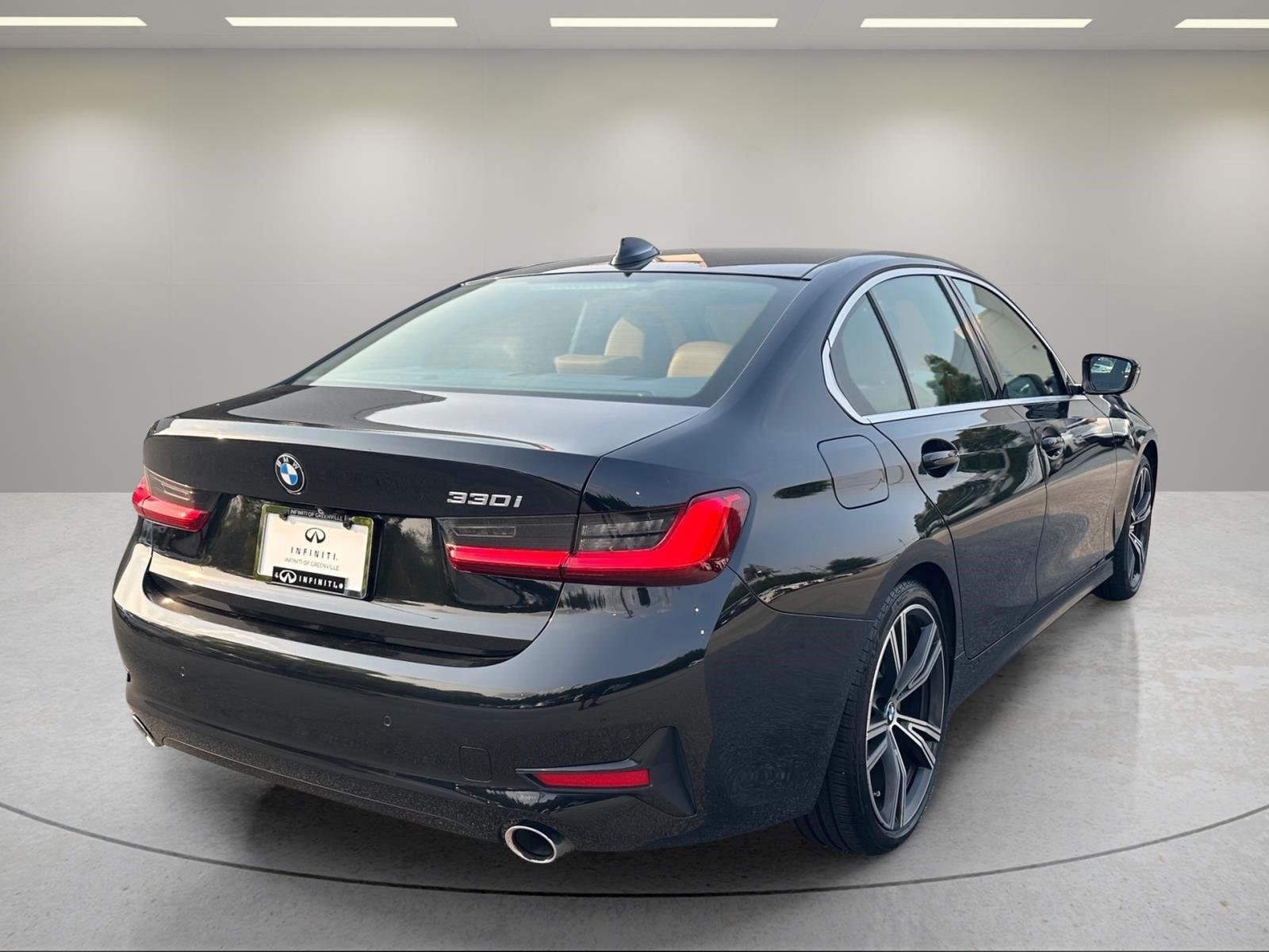 Used 2020 Black Sapphire Metallic BMW 330i image 5