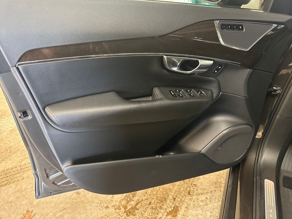 Used 2018 Green Volvo T5 Momentum image 14