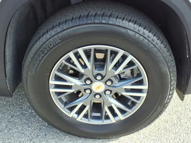 Used 2025 Summit White Chevrolet LT image 3