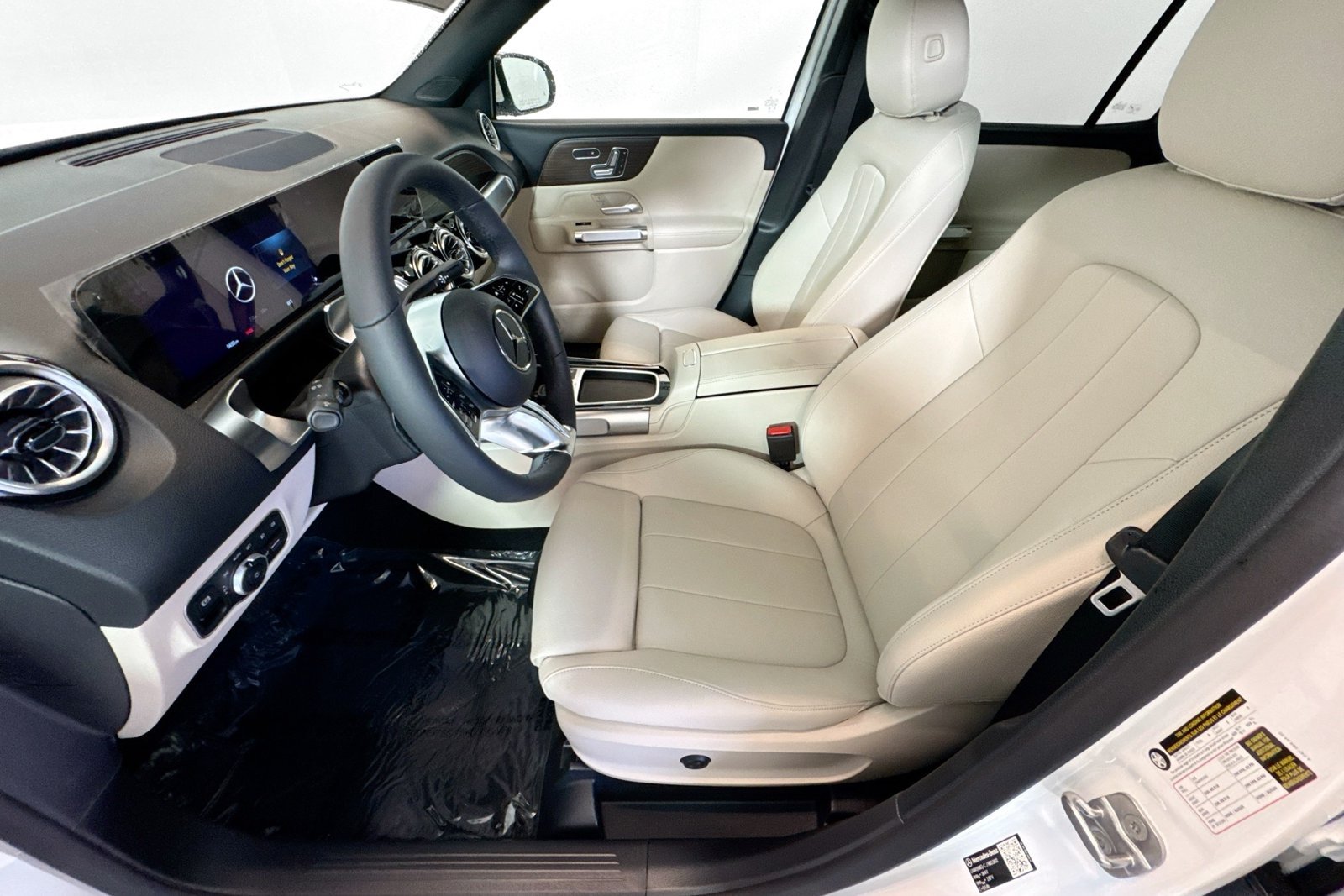 New 2026 Polar White Mercedes-Benz GLB 250 image 18