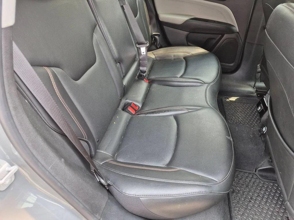 Used 2022 Gray Jeep Limited image 19