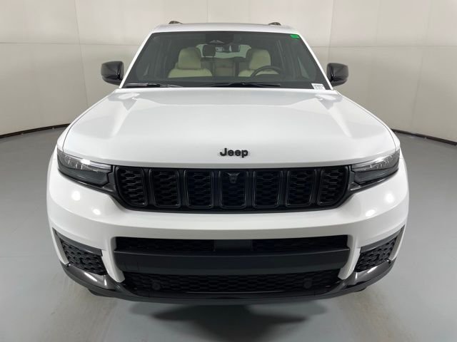 New 2025 Bright White Clear-Coat Exterior Paint Jeep Limited image 3