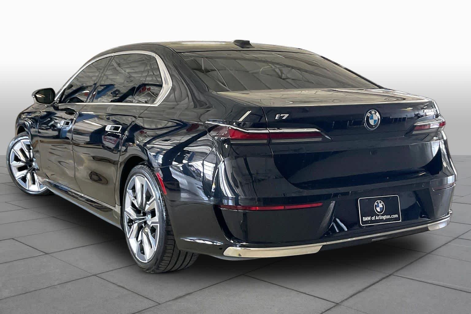 Used 2024 Black Sapphire Metallic BMW xDrive60 image 11