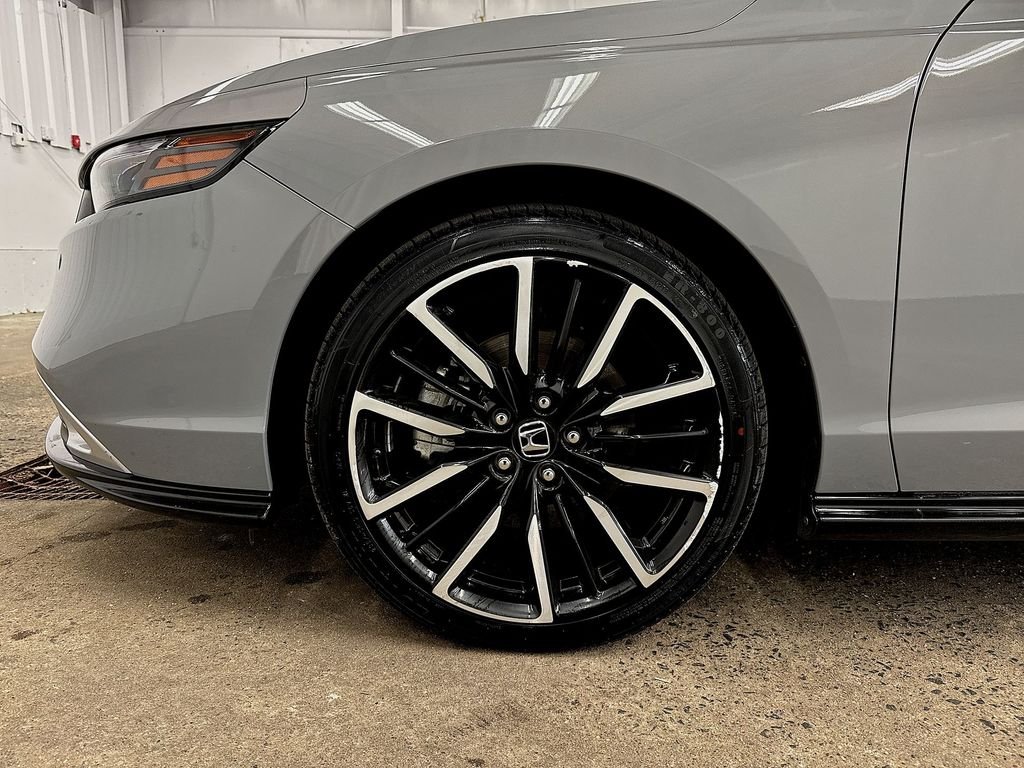 Used 2025  Honda Touring image 17