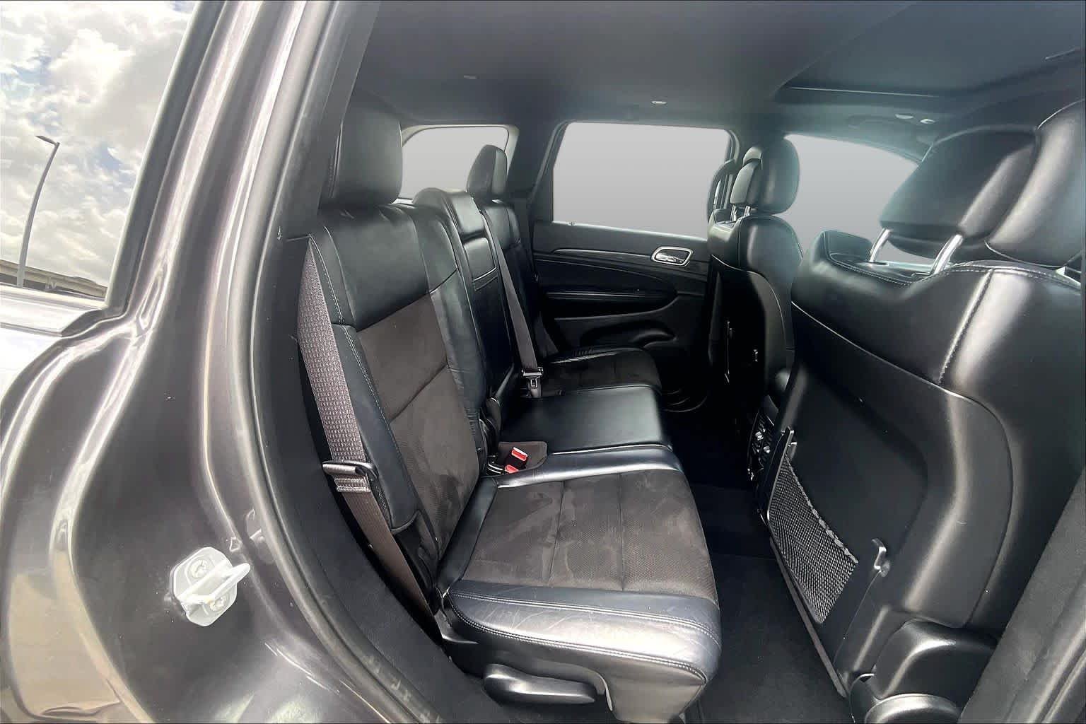 Used 2019 Granite Crystal Metallic Clearcoat Jeep Altitude image 21