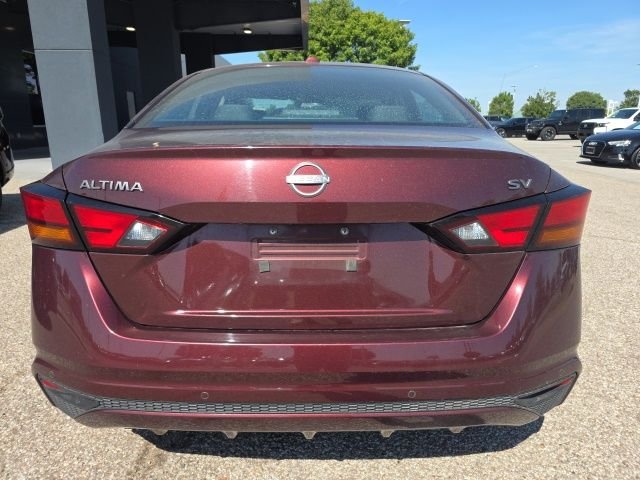 Used 2024 Red Nissan 2.5 SV image 4