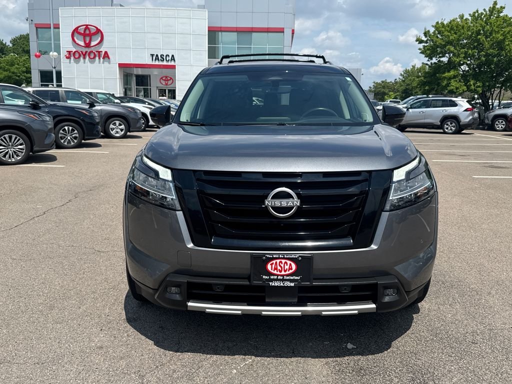 Used 2023 Gray Nissan SL image 3